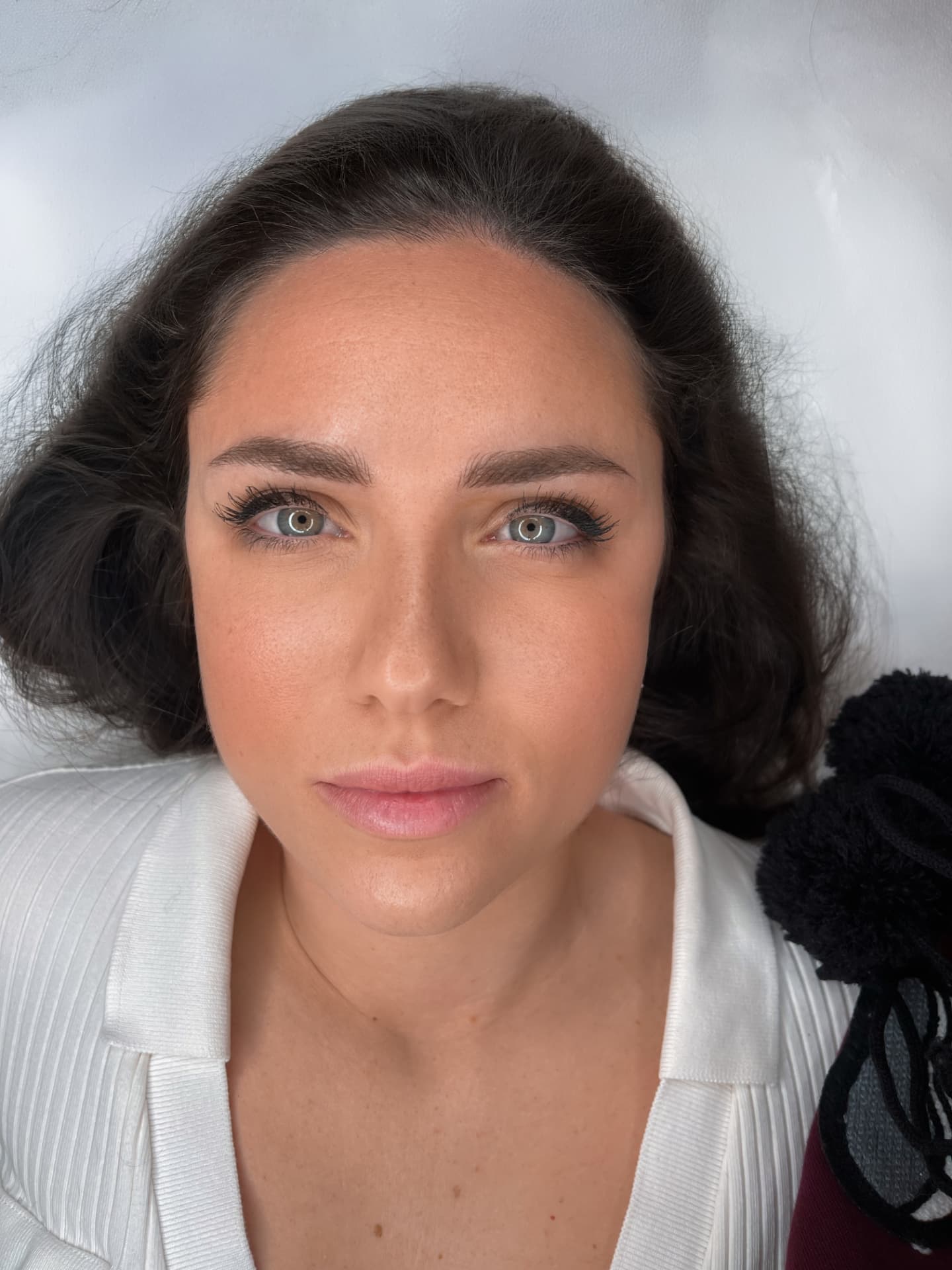 Sopracciglia definite con tecnica microblading
