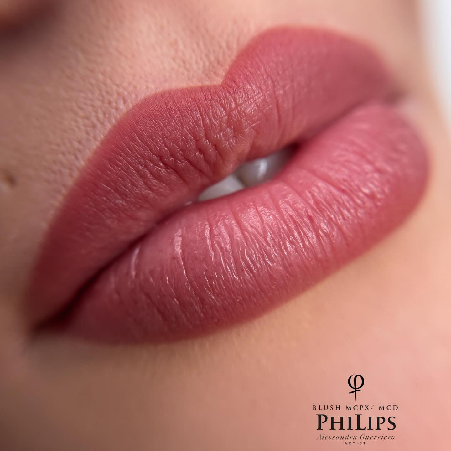 Labbra con Lip Blush rosa e contorno ridefinito